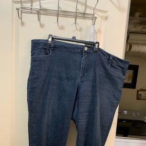 Avenue denim capris